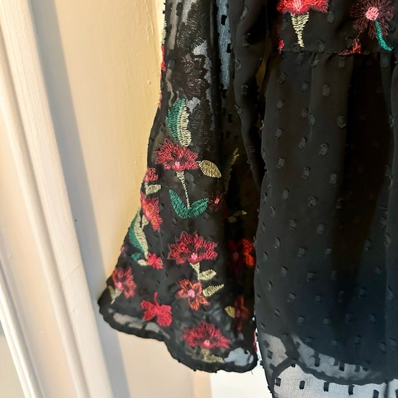 Embroidered blouse - Picture 2 of 4